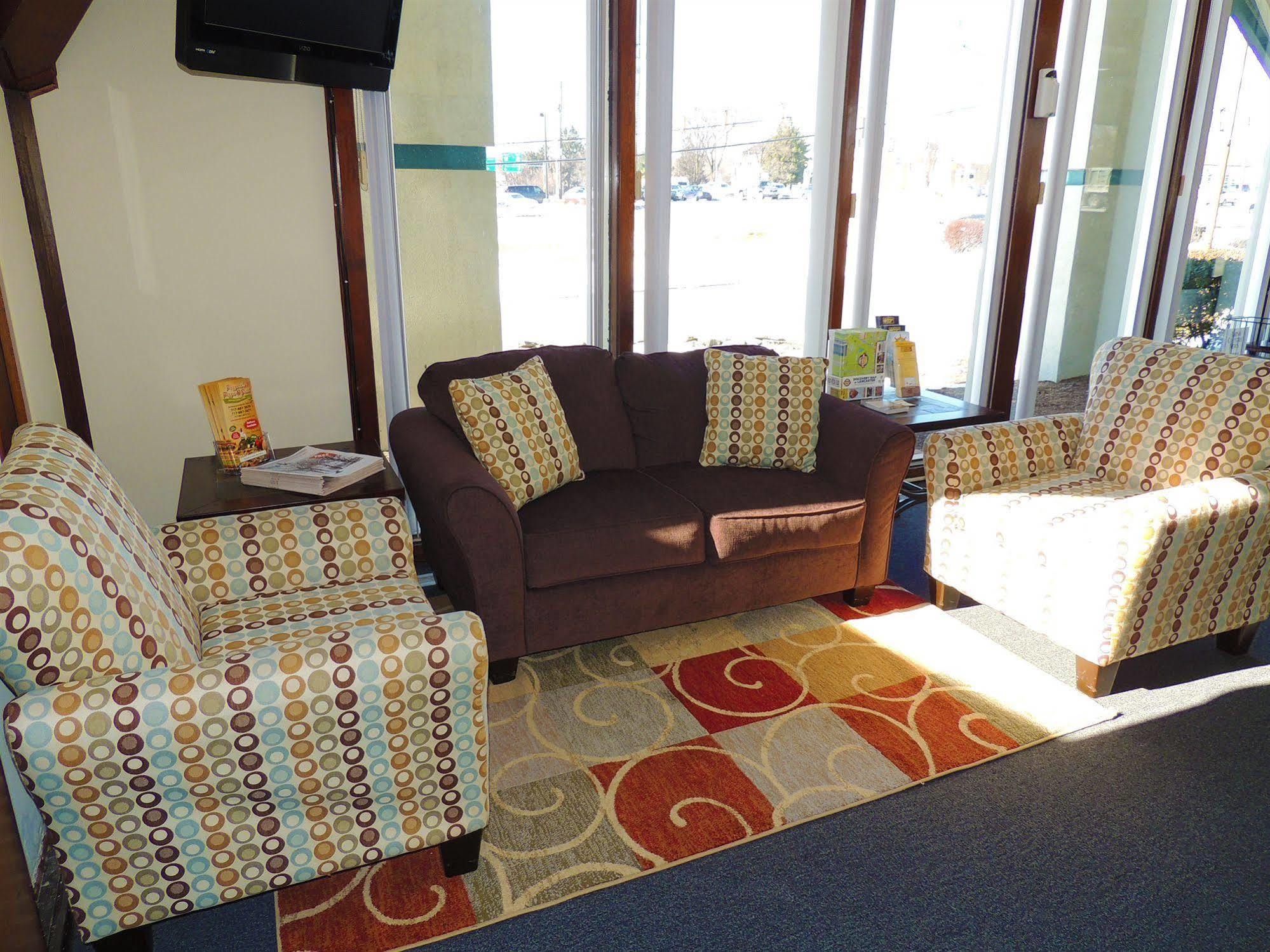 Budget Host Inn & Suites Fertility Экстерьер фото