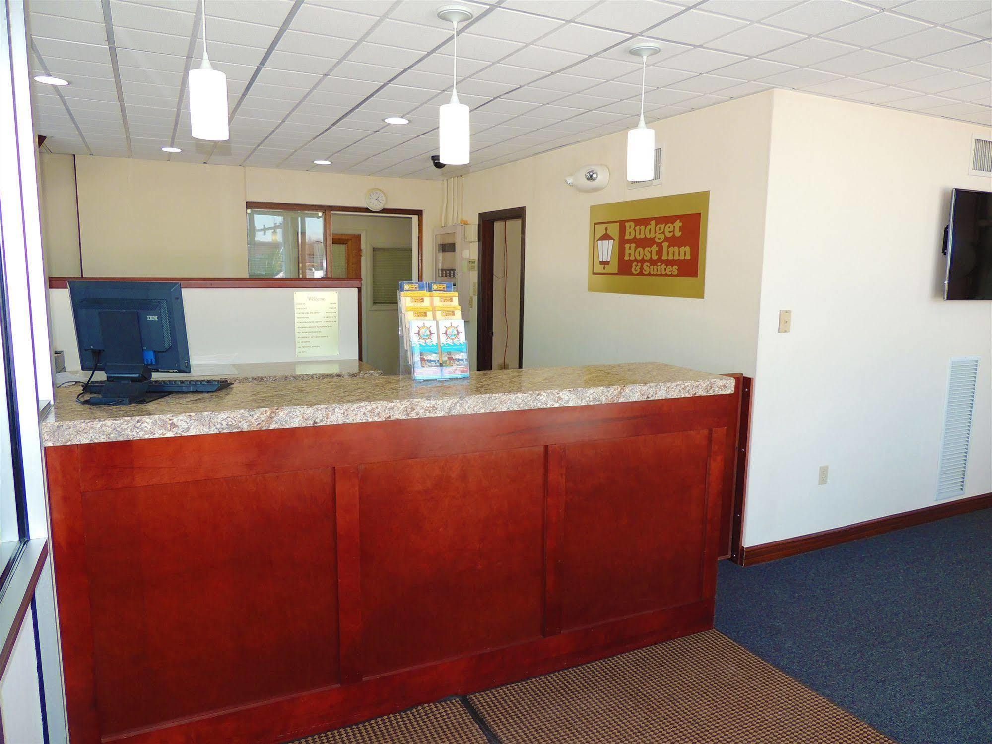 Budget Host Inn & Suites Fertility Экстерьер фото