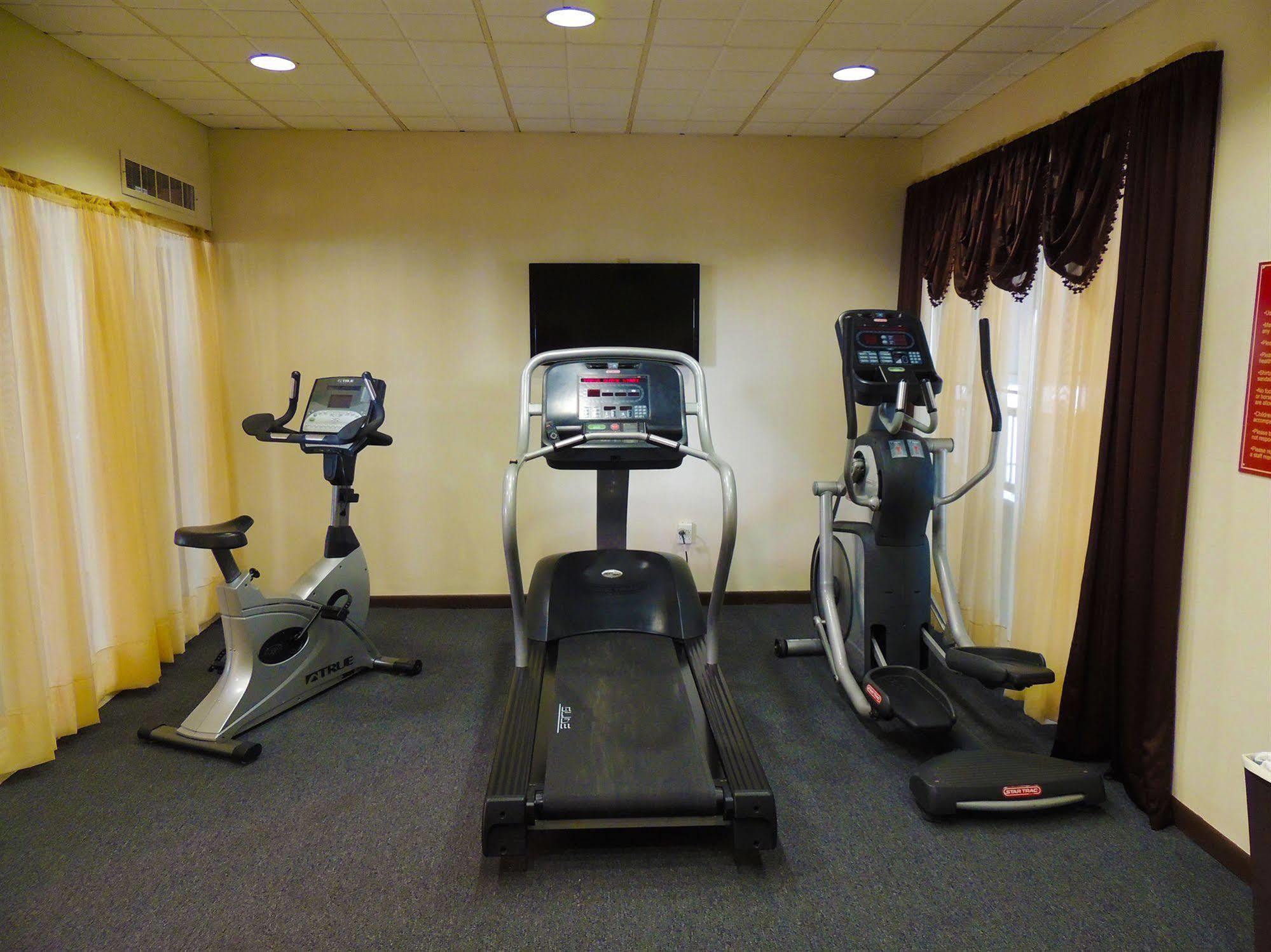 Budget Host Inn & Suites Fertility Экстерьер фото